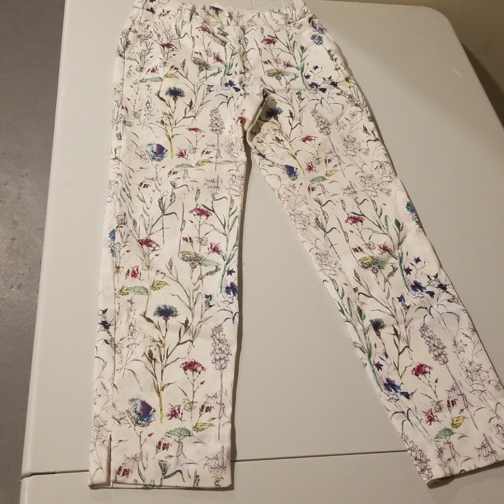 White Pants with flower patern from H&M - Picture 1 of 4